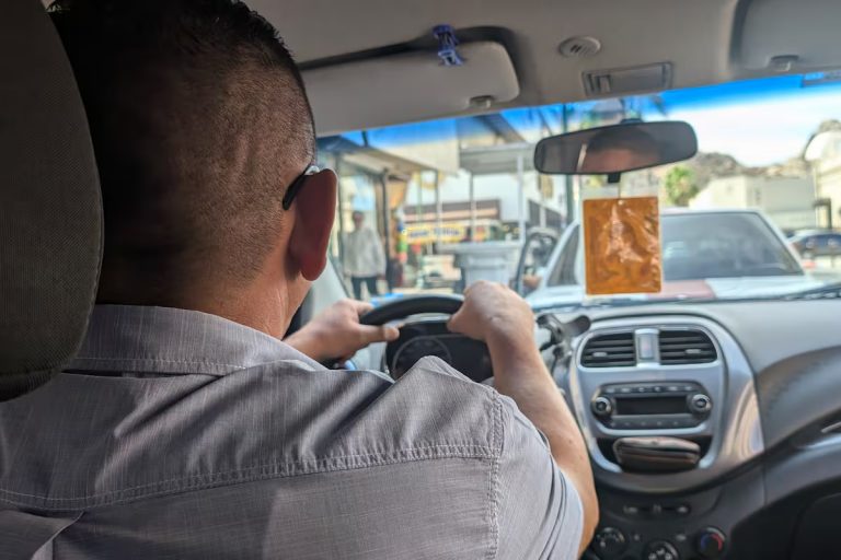 Falta de señalética vial en la colonia República provoca multas superiores a mil pesos