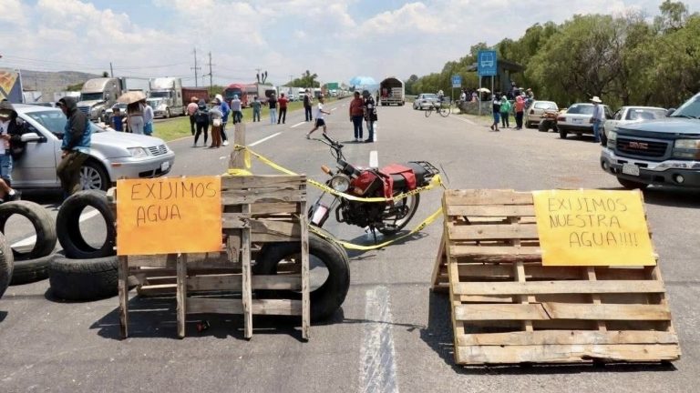 MUERE TRANSPORTISTA ATRAPADO EN BLOQUEO DE LA 57