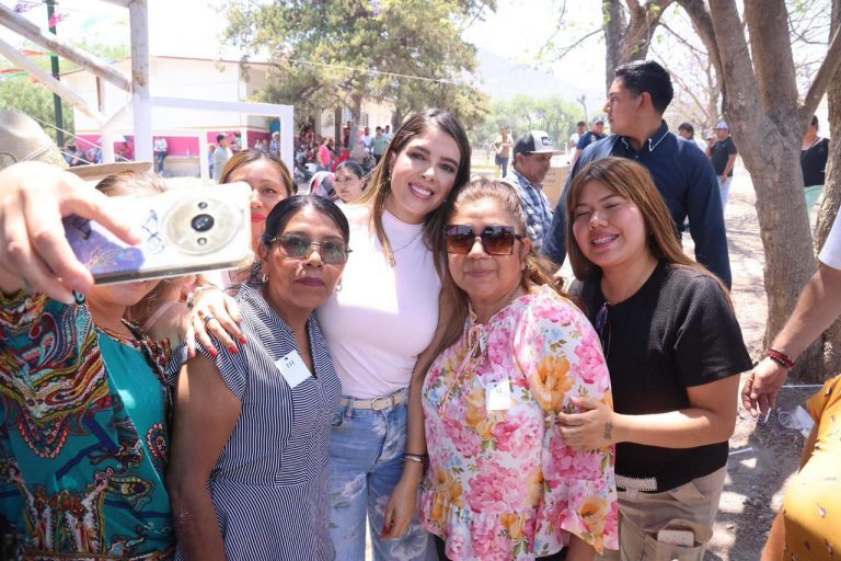 RUTH GONZÁLEZ CELEBRA A MAMÁS DE VILLA DE RAMOS, EL NARANJO Y CIUDAD DEL MAÍZ