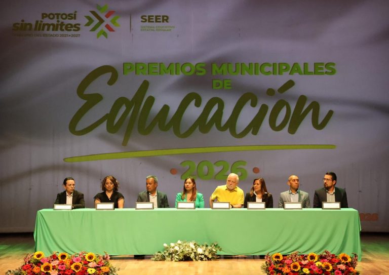 GOBIERNO ESTATAL RECONOCE LA TRAYECTORIA DEL MAGISTERIO POTOSINO EN LOS PREMIOS MUNICIPALES DE EDUCACIÓN 2026