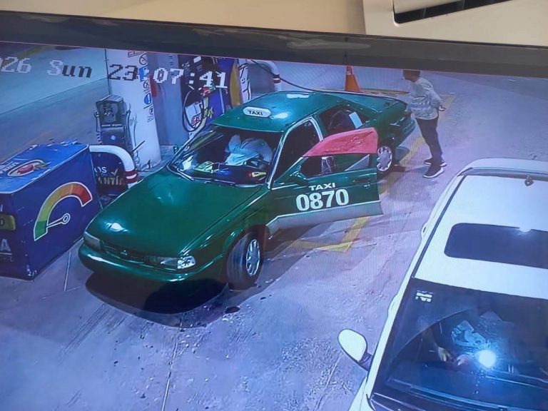 TAXISTA CARGA GASO EN SLP Y SE VA SIN PAGAR