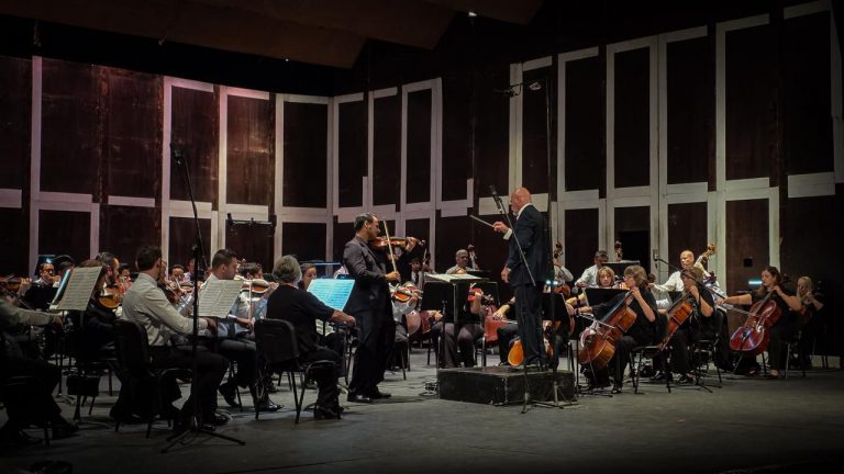 SAN LUIS CONQUISTA AL PÚBLICO CON ORQUESTA SINFÓNICA