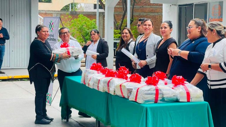 GOBIERNO ESTATAL IMPULSA LA FORMACIÓN DE FUTUROS DOCENTES CON ENTREGA DE ACERVOS LITERARIOS