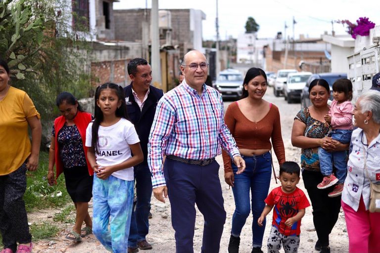 Galindo lleva obras integrales a San Juan de Guadalupe para sacar familias del rezago