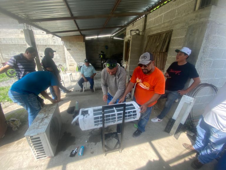 GOBIERNO ESTATAL FORTALECE LA CAPACITACIÓN Y EL EMPRENDIMIENTO EN TAMAZUNCHALE