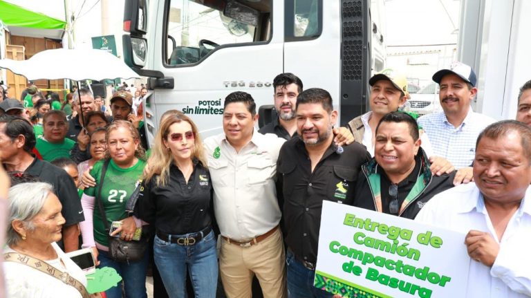 RICARDO GALLARDO MODERNIZA Y ENTREGA AVENIDA LIBERTAD