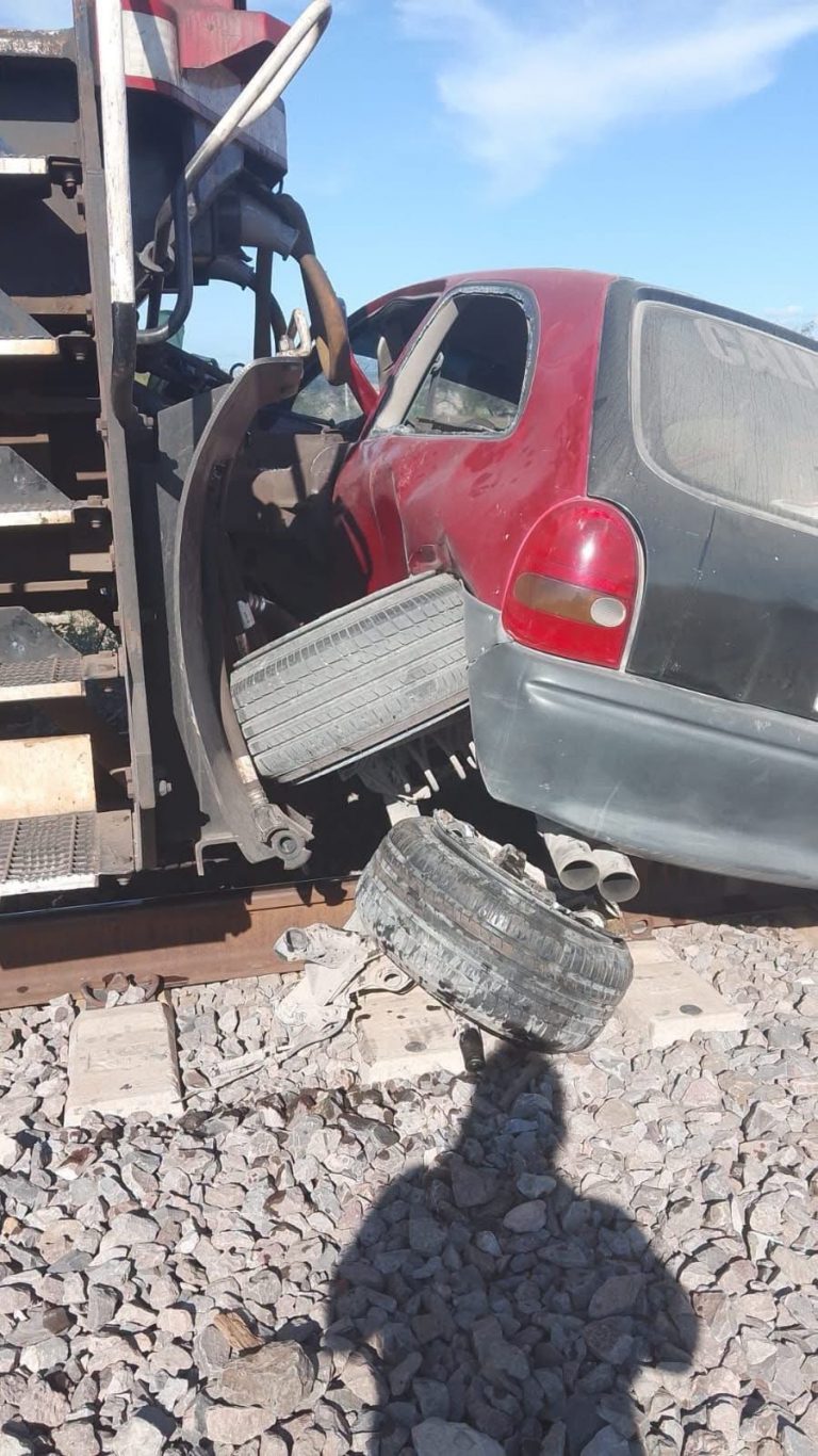TREN IMPACTA AUTOMÓVIL CHEVY EN PEÑASCO