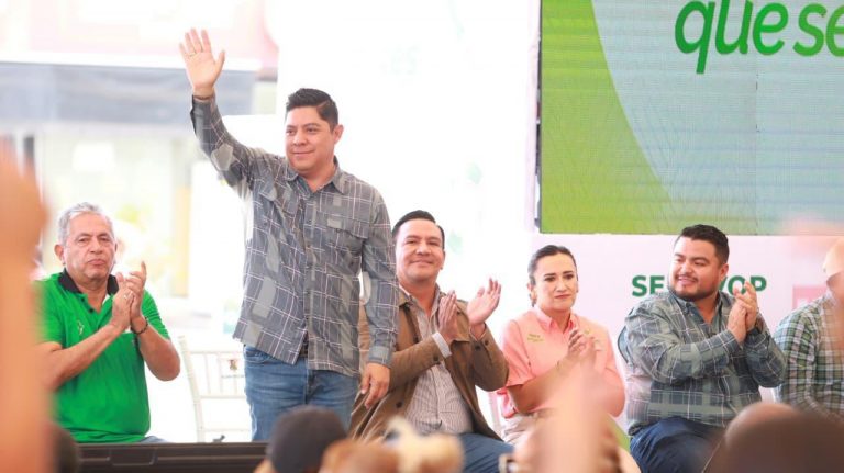 EL GOBERNADOR DEL ESTADO RICARDO GALLARDO ARRANCA CONSTRUCCIÓN DE CARRETERA SALINAS-SANTO DOMINGO