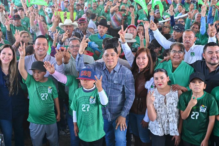 EL GOBERNADOR RICARDO GALLARDO ARRANCA PAVIMENTACIÓN DEL CAMINO CHARCAS-SANTO DOMINGO