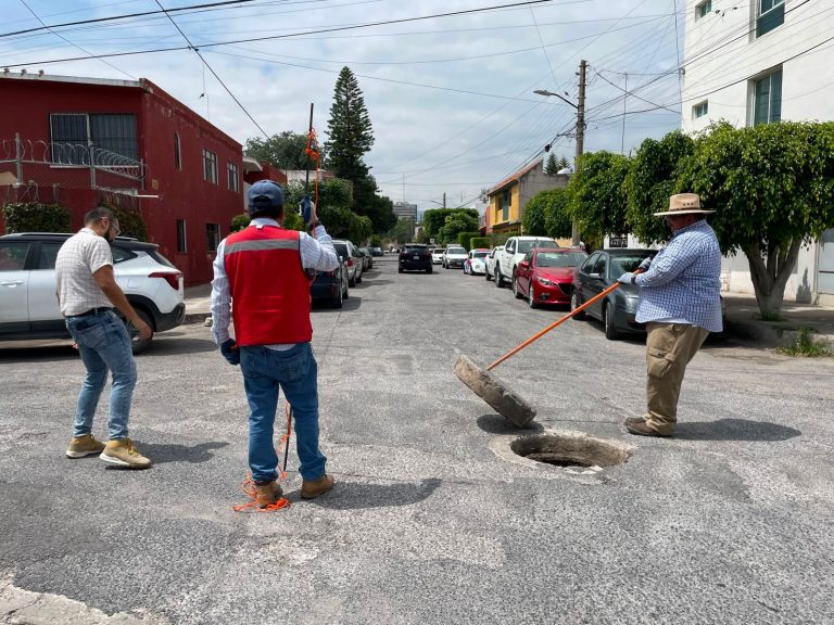 Ayuntamiento e Interapas atienden hundimiento en la colonia Los Ángeles