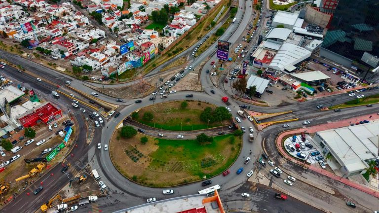 EL GOBERNADOR RICARDO GALLARDO ARRANCA LA CONSTRUCCIÓN DEL PUENTE DE LA FAMILIA