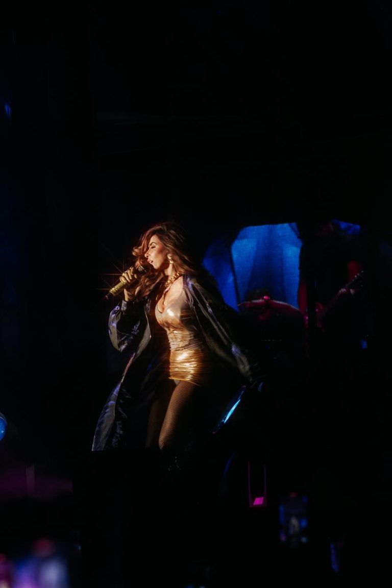 GLORIA TREVI HACE VIBRAR EL FORO EN EL ARRANQUE DE FENAPO 2026