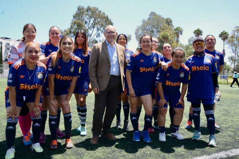 Enrique Galindo festeja a mujeres y hombres en el Día del Trabajador de Interapas
