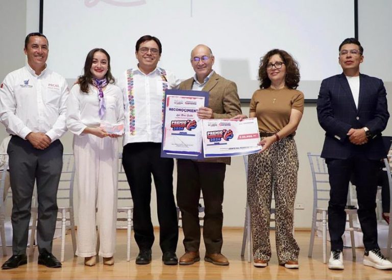 Enrique Galindo premia a lo más destacado de la juventud potosina
