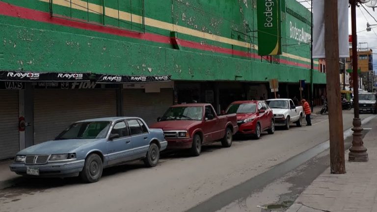 EXIGEN VECINOS HIGIENE EN ZONA DE DESCARGA DE BODEGA AURRERA SOBRE LA CALLE MADERO