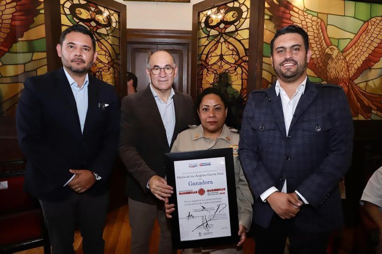 Cabildo Municipal reconoce y premia a Bomberas y Bomberos del año
