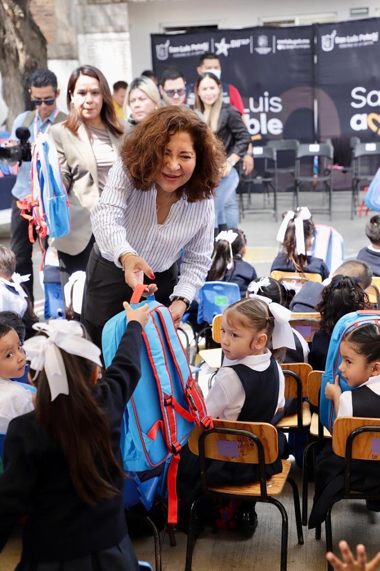 Estela Arriaga y Enrique Galindo arrancan nuevo ciclo escolar en centros educativos