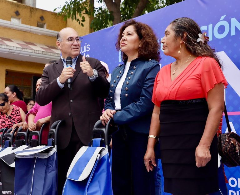 Tras tres décadas de espera, Galindo entrega renovada la calle Pasionaria