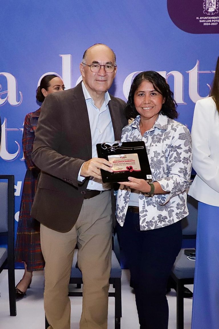 Enrique Galindo premia a trabajadores municipales destacados