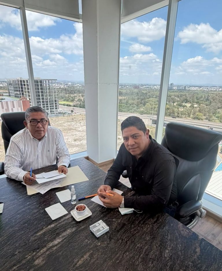 RICARDO GALLARDO Y JUAN MANUEL NAVARRO VAN POR MÁS OBRAS PARA SOLEDAD