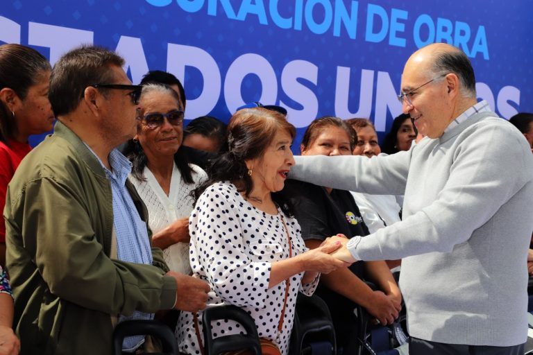 Enrique Galindo cumple, entrega nueva vialidad rehabilitada en la colonia Satélite